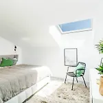 Eld2-3 Bed Penthouse With Stunning Views